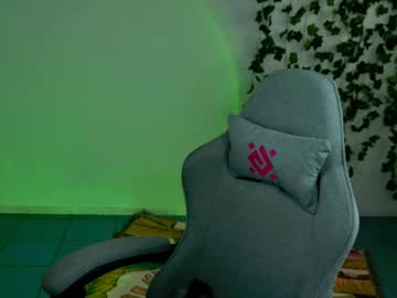 aliceinredsquar